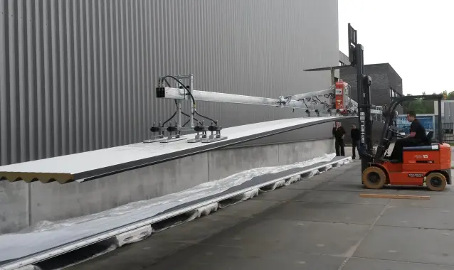 Neptunus CladBoy CB5 getoogde dakpanelen heftruck