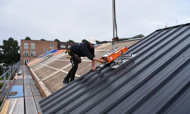 CladBoy compact 4Flex de veelzijdige vacuümheffer voor sandwichpanelen en meer.